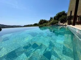 Villa la Caladine in a quiet location