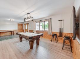 Lake Mary View Pickleball Paradise Penthouse Unit, hotel in Twin Lakes