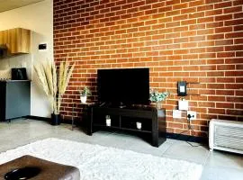 Modern Gem Near Mall of Africa!