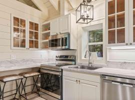 Cashiers Hideaway, hotel in Cashiers