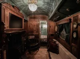 Romantic 1920s Circus Wagon Experience