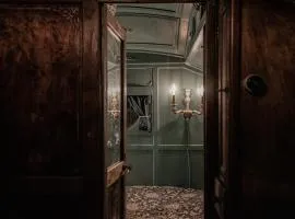 Romantic 1920s Circus Wagon Experience