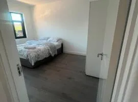 Sunny Gardens London House Retreat