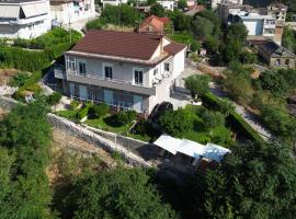 Ilvi Guesthouse, homestay ở Gjirokast&euml;r