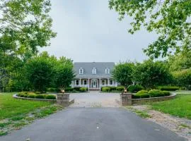 Beautiful Estate in 19 acres of land in Apex