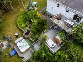 Hideaway Hot Tub Sunna Lake Kayaks Pool