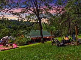 Family Escape with Stargazing Dome, Hot Tub, Game Rm-XBOX, Fire Pit, BBQ, hotel dengan jakuzi di Logan