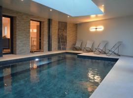 Maison bord de mer - Baie de Douarnenez - Piscine couverte, Hotel in Ploéven