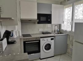 Cozy apartment near Paris, airport CDG & Expo Park, hotel in Drancy