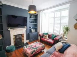 Stylish 3-Bed House in Brentford near Richmond