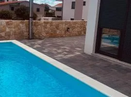 Villa Villela Mandre - The Ideal Luxury Coastal Family Paradice with Private Heated Pool & Seaview