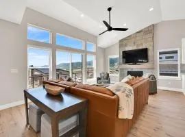 NEW 5 Bedroom House All Season Paradise Powder Mountain Views & Golfing