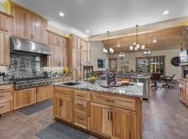 Executive 8BR 8 BA Luxury Lodge Home that Sleeps 20