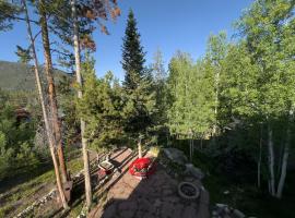 The Red Bears Den, Walk to River & Lake, In Town, ξενοδοχείο σε Grand Lake