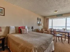 Comfy Second Floor Beachfront Condo - Sleeps 4 - Pool and Sauna