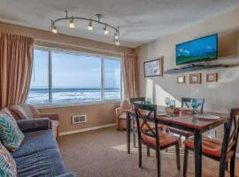 Top Floor Condo With Amazing Views Pool and Sauna