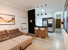 Casa super confort&aacute;vel 1 suite 1 quarto 2WC Cozinha completa Jardim Prox ao Shopping e ao Hospital Regional, villa en Tr&ecirc;s Lagoas