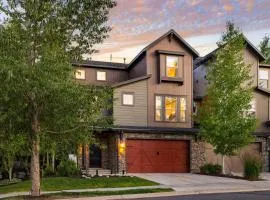 Abigail Drive Year-Round Retreat with Hot Tub Near Park City Adventures Skiing