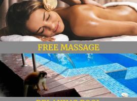 Kika Zaru Free park tour, massage and breakfast, hotel v destinaci Quepos