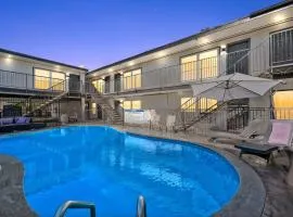 Hip & Quirky Montrose Flat with Pool Access & Parking