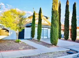 Entire Home Near Montwood Zaragoza, Hotel in El Paso