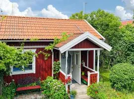 Nice Home In Hamburgsund With Wifi