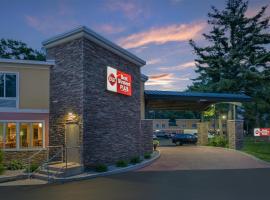 Best Western Plus Traverse City, hotel near Cherry Capital Airport - TVC, Traverse City