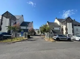 Rez-de-jardin 2 pièces avec piscine près de la gare - FR-1-843-41