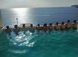 Exclusive Seafront Villa,Private Pool,Gym,BBQ, hotel v destinaci El Toro