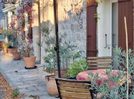 Glamping zelt auf Reiterhof, hotel v destinaci Montaigu-de-Quercy