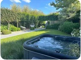 La chambre du puits avec 2 jacuzzis , sauna et Hammam privatif