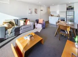 Central 1BR, Car Park, Lift Access and Extra Bed