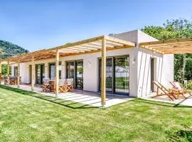 Kumquart Estate-Lemon- 4 bed apartment
