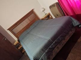 casa en escobar con cocheras, hotel em Belén de Escobar