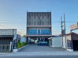 Front One Hotel Gombong, hótel í Gombong