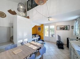 Villa for 4 people with WiFi, parking, and garden, hotel a Saint-Raphaël
