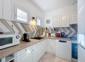 Villa for 4 people with WiFi, parking, and garden