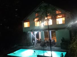 Kit Cott Resort and Retreat, hotel v destinaci Teligama