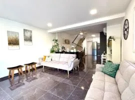 Elegant Beach Villa Moonstone II