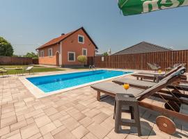 3 Bedroom Stunning Home In Otocac, hotel in Otočac