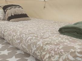 Jaagu Metsatelk neljale แกลมปิ้งในSuurem&otilde;isa