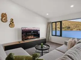 Lakefront Living at Remarkables Retreat 16