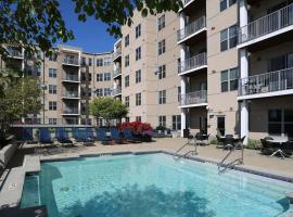 CozySuites - Current at the Banks, hotel di Cincinnati