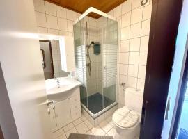 Rustikales Apartment in Mödling، فندق في مودلينغ