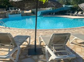 Europe tents Camping Le Clou, khách sạn ở Meynard