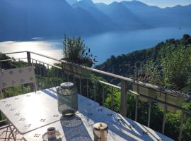 La Bella Vista-panoramic lake view, terrace & swimming pool, Hotel in Fonteno