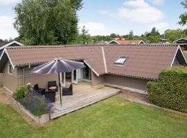 4 Bedroom Nice Home In Hejls, hotel en Hejls