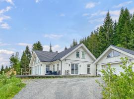Pet Friendly Home In Eidsvåg I Romsdal, hotel in Eidsvåg