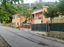 Casa vacanze L'Agrifoglio, hotell i Magliolo
