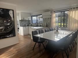 3 Bedrooms, Steps to the Shore, hotel v destinaci Rye